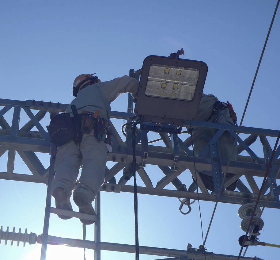 高所で作業する様子