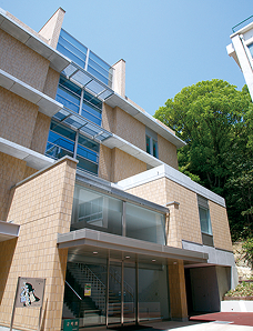 神戸常盤大学2号館